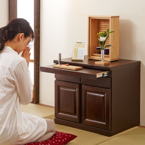 仏壇を置く台はニトリのチェストか仏壇専用台どちらが良いですか？ | 仏壇のある暮らし｜翁家具